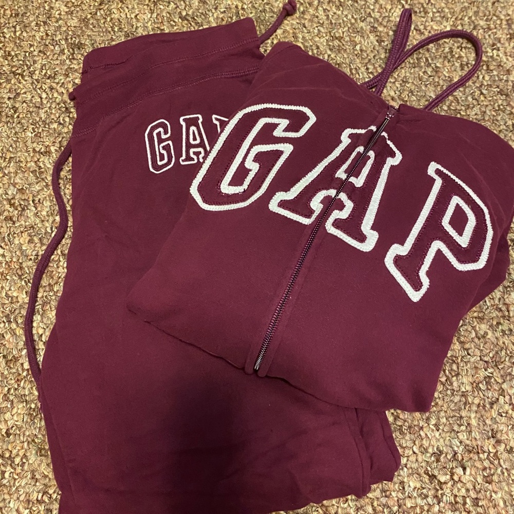 Gap sweatsuit
